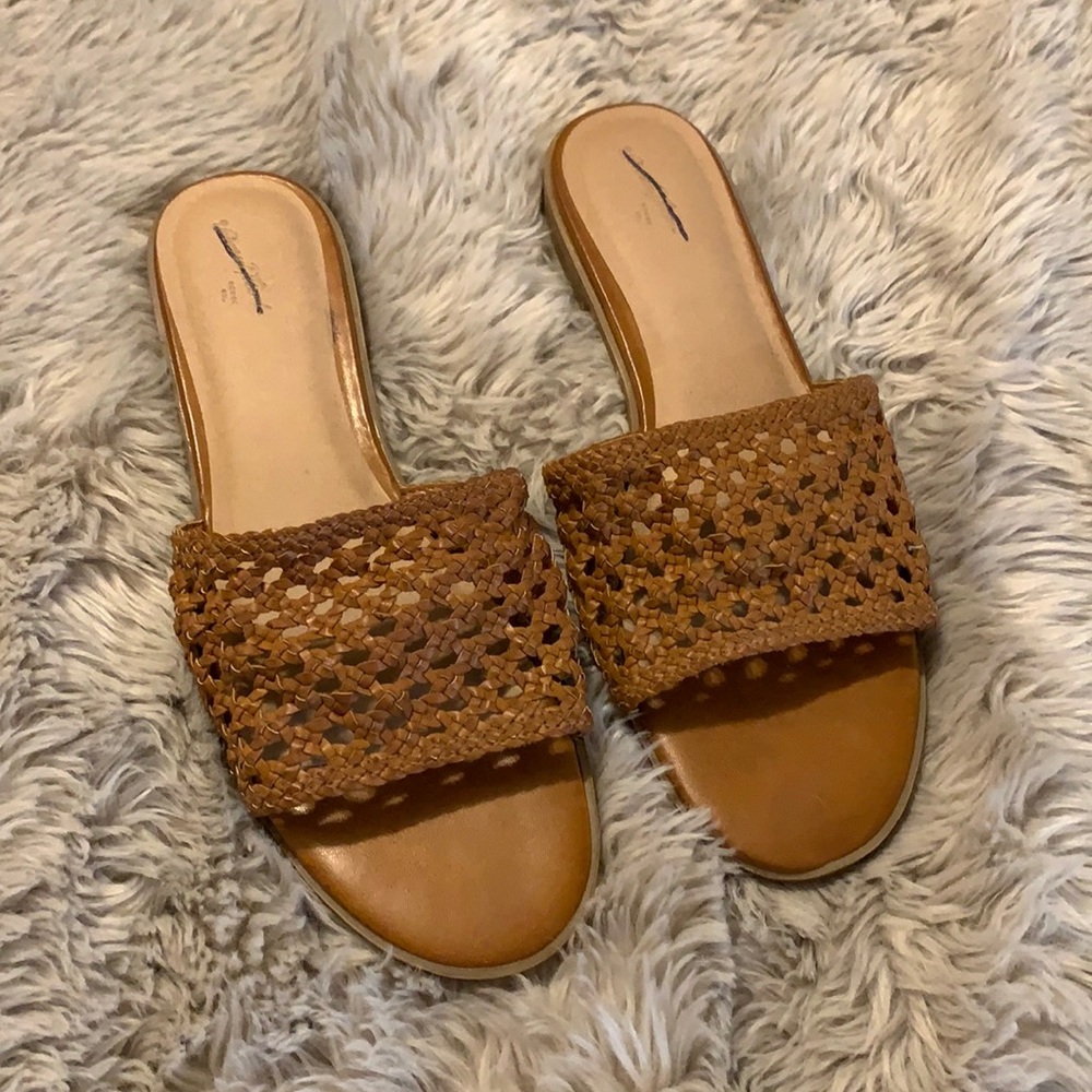 Universal threads size 11